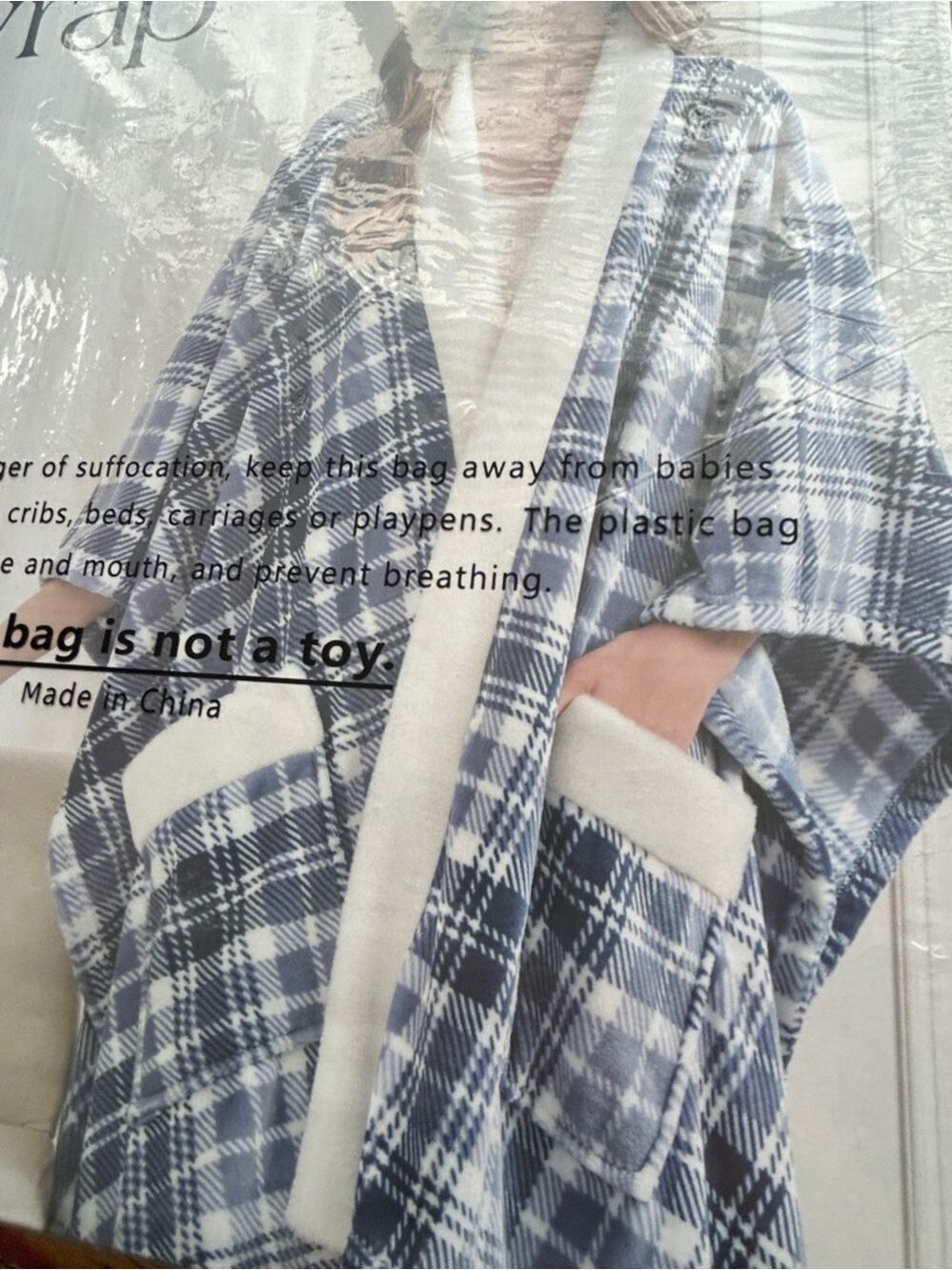 Camping Ergonomic Coat Blue Plaid Plush Robe Deep Pockets Bath Robe NEW